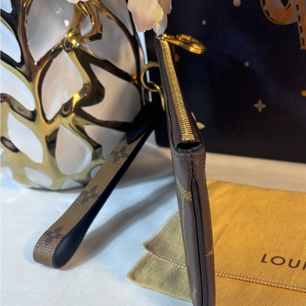 Louis Vuitton Giant Reverse Pochette - Picture 6 of 13